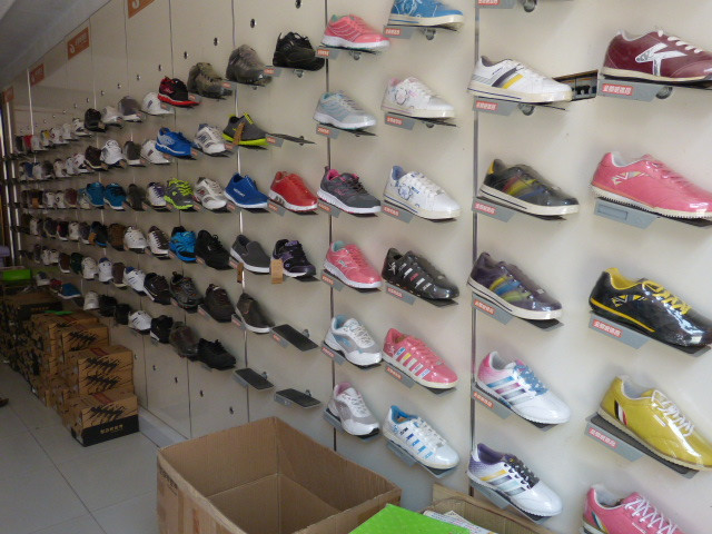 临颍金帅威鞋服专卖店 品质生活，时尚之选