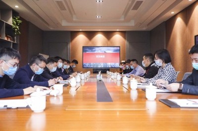 朱从玖副省长一行深入贝贝集团调研鞋服产业新业态